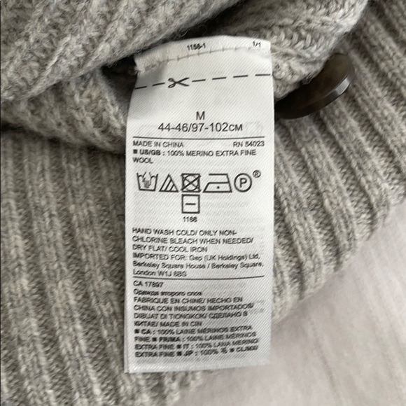 Banana Republic Wool Sweater - Picture 4 of 4